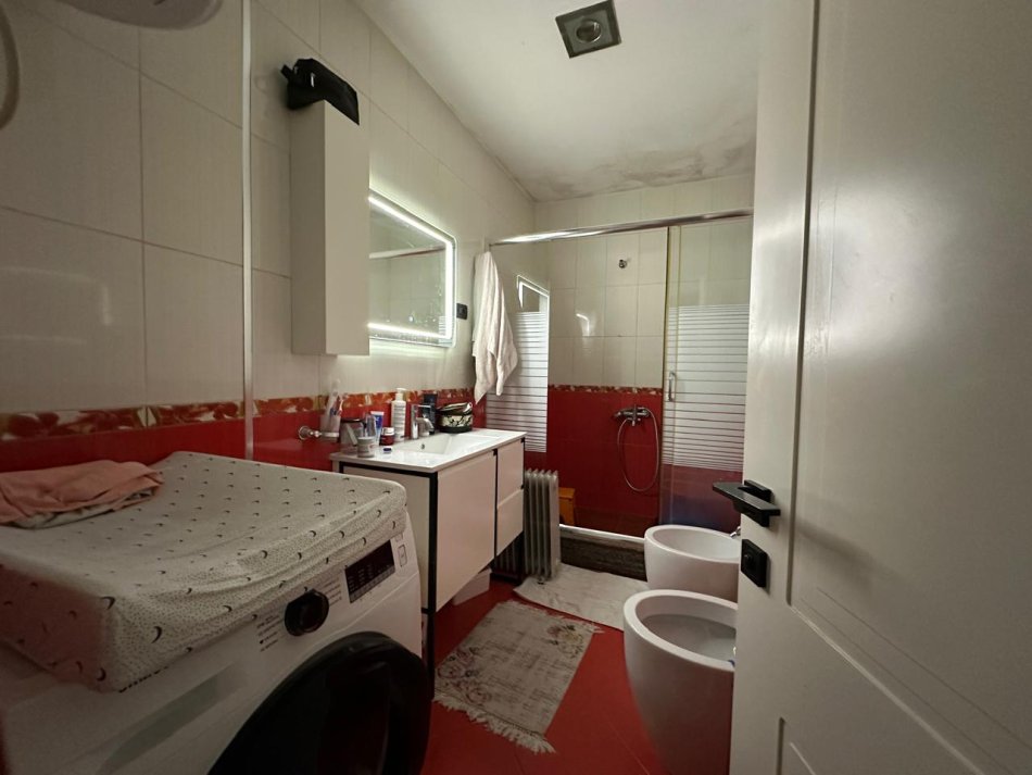 Tirane, shitet 3+1+Ballkon Kati 7, 160 m² 260.000 € (OXHAKU)