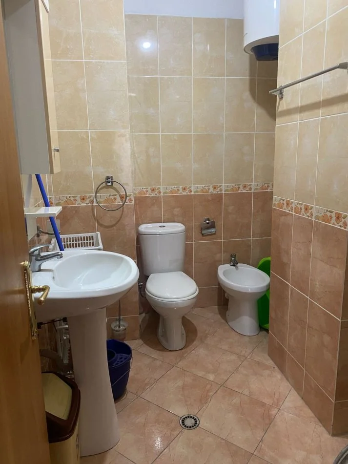 Tirane, jepet me qera apartament 2+1+Ballkon Kati 1, 120 m² 550 € (Fresk)