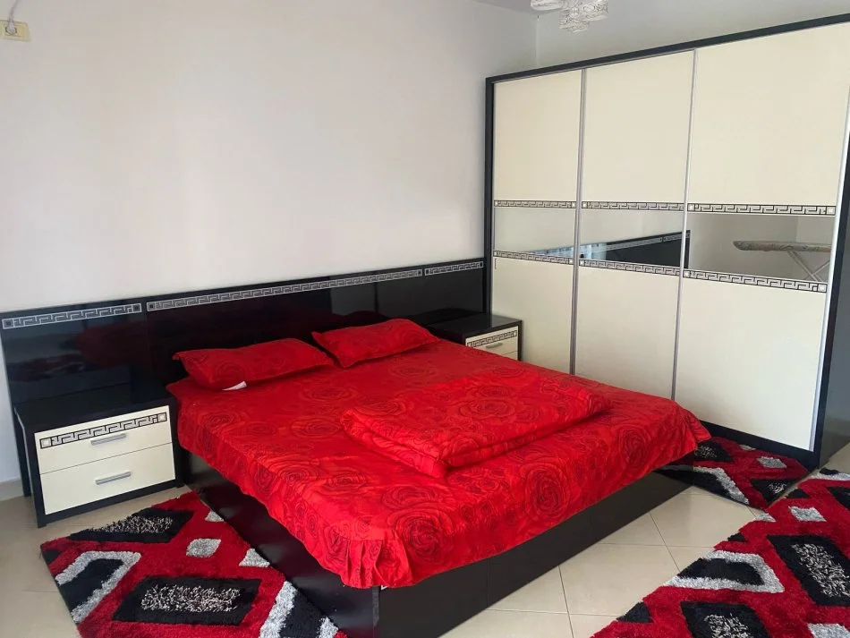 Tirane, jepet me qera apartament 2+1+Ballkon Kati 1, 120 m² 550 € (Fresk)