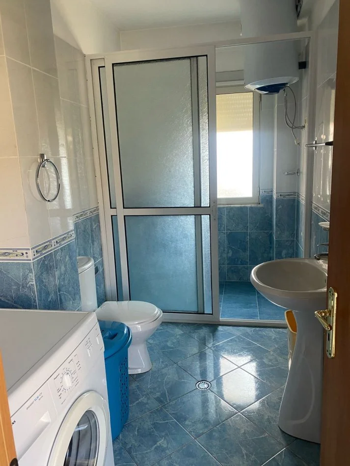 Tirane, jepet me qera apartament 2+1+Ballkon Kati 1, 120 m² 550 € (Fresk)