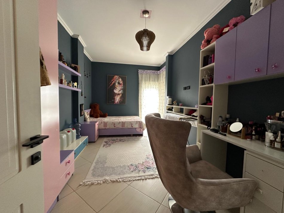Tirane, shitet 3+1+Ballkon Kati 7, 160 m² 260.000 € (OXHAKU)