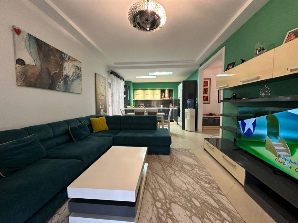 Tirane, shitet 3+1+Ballkon Kati 7, 160 m² 260.000 € (OXHAKU)