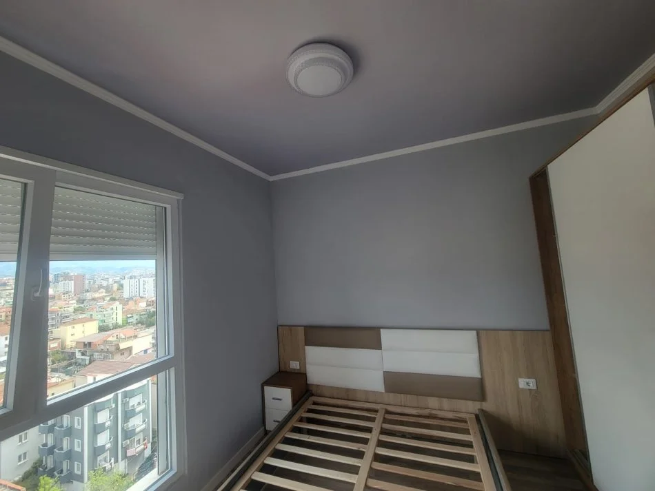 Tirane, jepet me qera apartament 1+1 Kati 9, 55 m² 500 € (Rruga 5 maj)