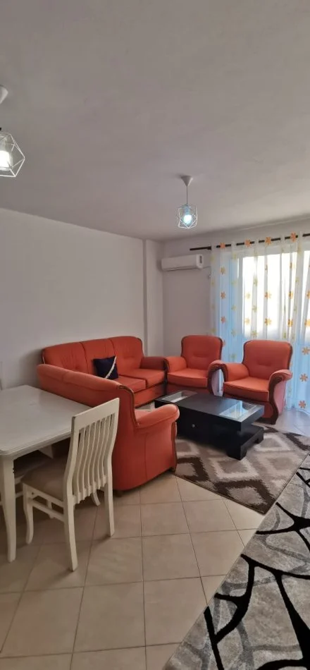 Tirane, jepet me qera apartament 2+1+Aneks+Ballkon Kati 7, 95 m² 400 € 