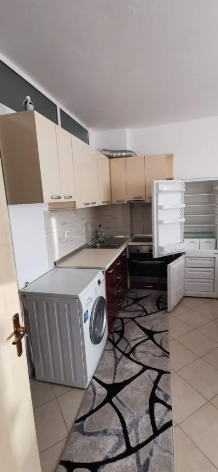 Tirane, jepet me qera apartament 2+1+Aneks+Ballkon Kati 7, 95 m² 400 € 