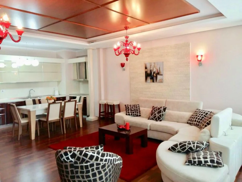 Tirane, jepet me qera apartament 2+1+Ballkon Kati 3, 115 m² 1.300 € (ARENA STADIUM)