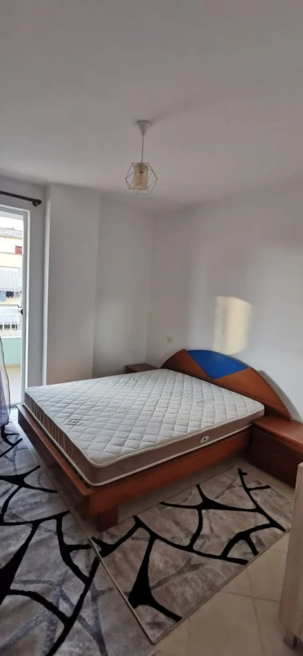 Tirane, jepet me qera apartament 2+1+Aneks+Ballkon Kati 7, 95 m² 400 € 