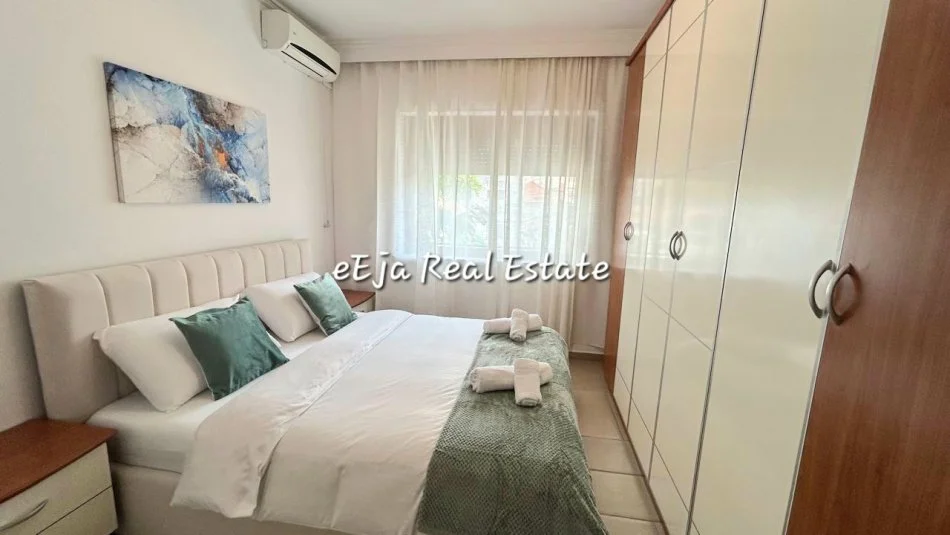 Tirane, jepet me qera apartament 2+1+Ballkon Kati 3, 90 m² 650 € (Pazari I ri)