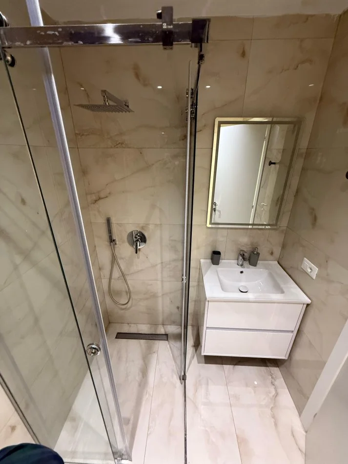 Tirane, jepet me qera apartament 2+1+Ballkon Kati 7, 125 m² 1.400 € (Parku Olimpik)