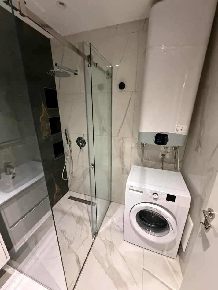 Tirane, jepet me qera apartament 2+1+Ballkon Kati 7, 125 m² 1.400 € (Parku Olimpik)