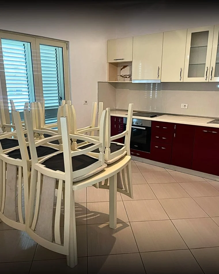 Tirane, jepet me qera apartament 2+1+Ballkon Kati 2, 400 € (UNAZA E RE)