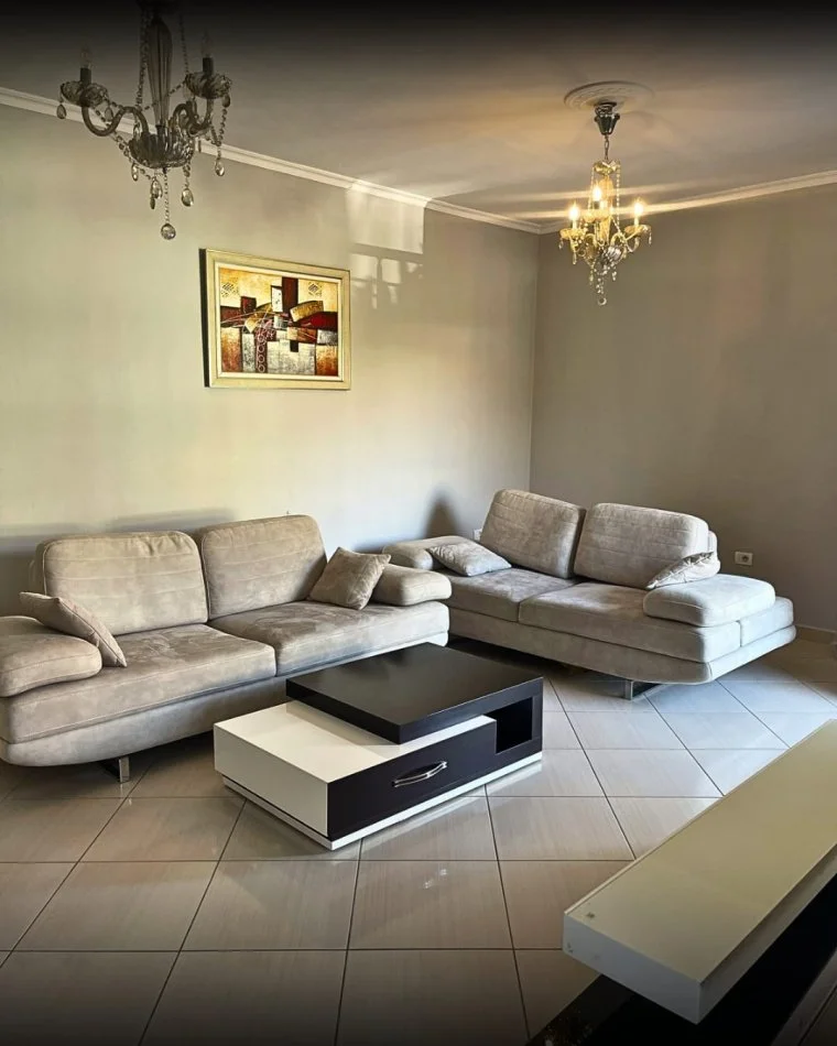 Tirane, jepet me qera apartament 2+1+Ballkon Kati 2, 400 € (UNAZA E RE)