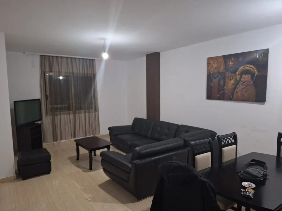Tirane, jepet me qera apartament 2+1 Kati 9, 102 m² 550 € (rruga e durresit)