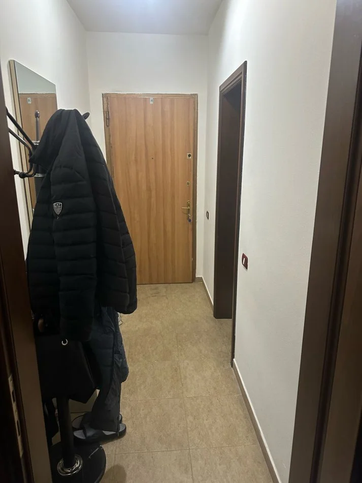 Tirane, jepet me qera apartament 1+1+Ballkon Kati 3, 65 m² 450 € (Kavajes)