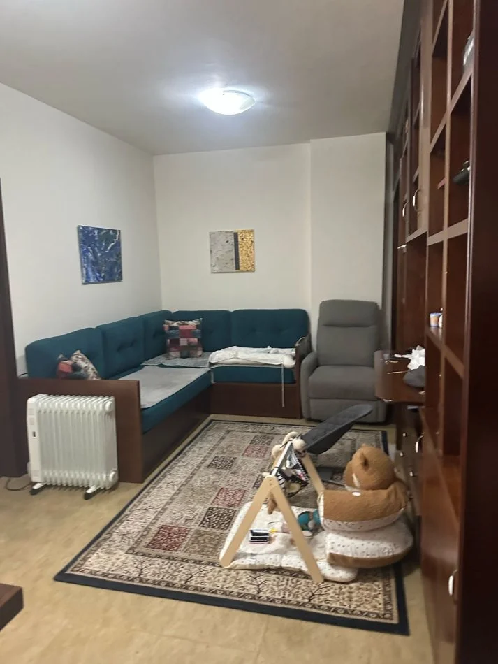 Tirane, jepet me qera apartament 1+1+Ballkon Kati 3, 65 m² 450 € (Kavajes)