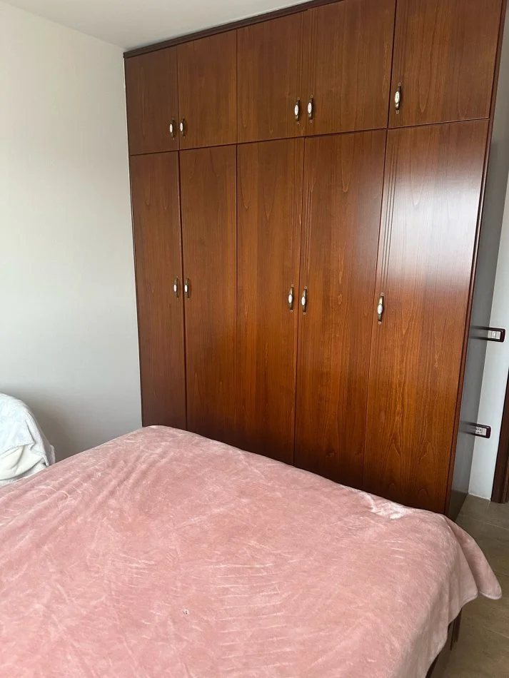 Tirane, jepet me qera apartament 1+1+Ballkon Kati 3, 65 m² 450 € (Kavajes)