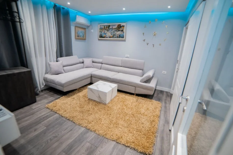 Tirane, jepet me qera apartament 2+1 Kati 1, 80 m² 600 € (Frosina plaku)