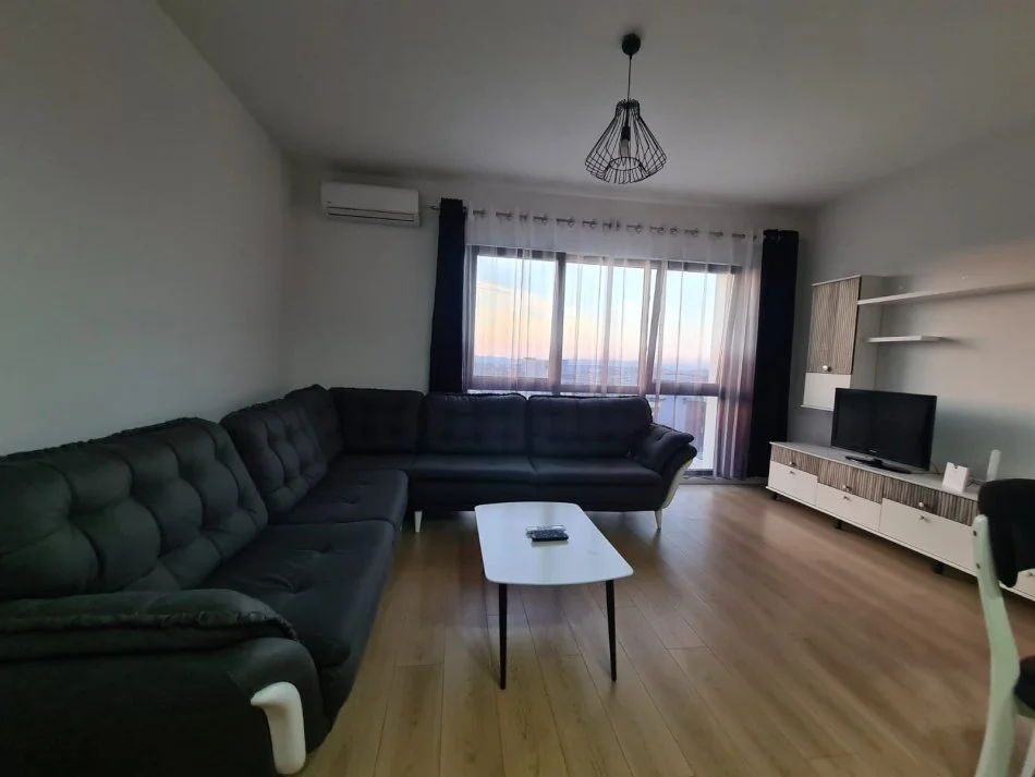 Tirane, jepet me qera apartament 1+1+Ballkon Kati 10, 65 m² 600 € (Farmacia 10 Rruga Dibres)