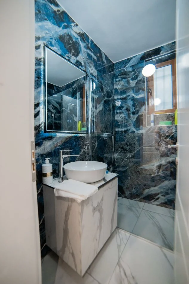 Tirane, jepet me qera apartament 2+1 Kati 1, 80 m² 600 € (Frosina plaku)