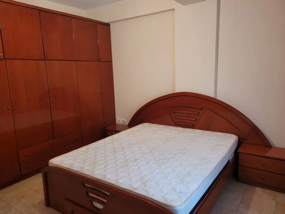 Tirane, shitet apartament 2+1 Kati 3, 75 m² 140.000 € (Rruga E Kavajes)