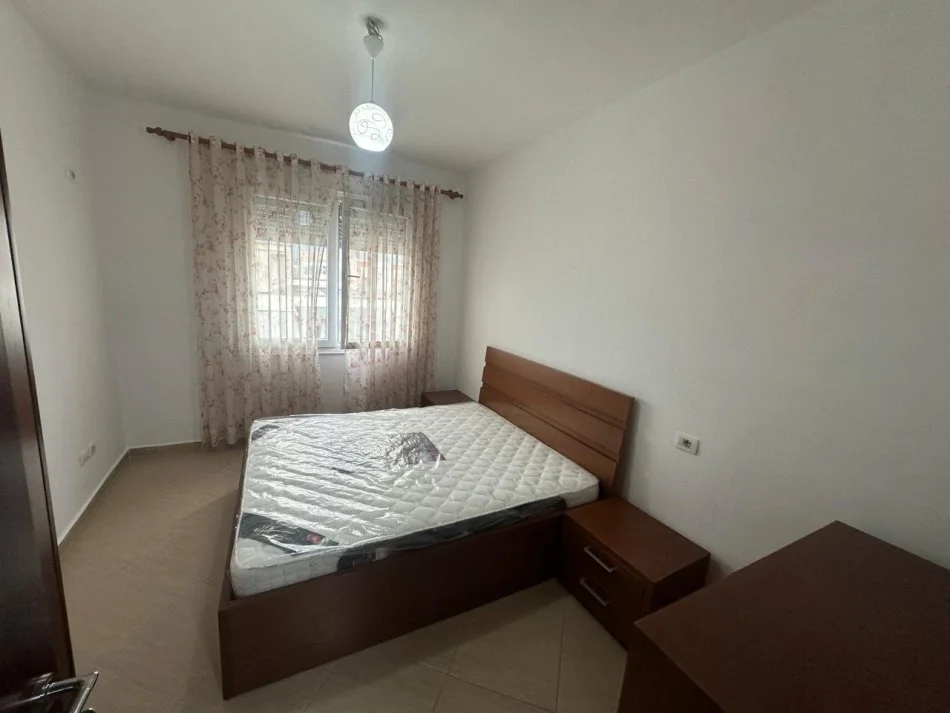 Tirane, jap me qera 2+1 Kati 7, 90 m² 400 € (ASTIR)