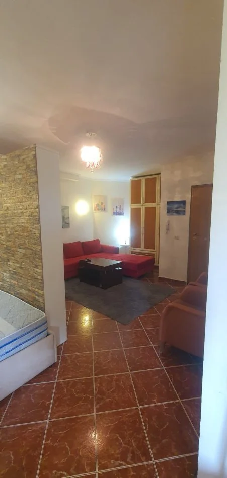 Tirane, jepet me qera garsonier Kati 4, 40 m² 400 € (Rruga e elbasanit)