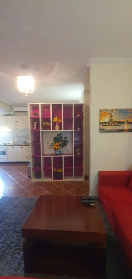 Tirane, jepet me qera garsonier Kati 4, 40 m² 400 € (Rruga e elbasanit)