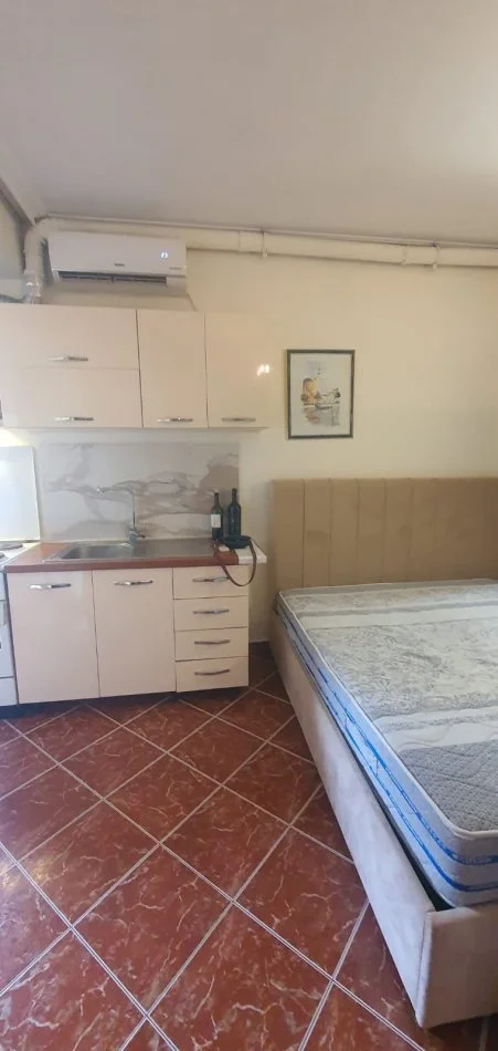 Tirane, jepet me qera garsonier Kati 4, 40 m² 400 € (Rruga e elbasanit)