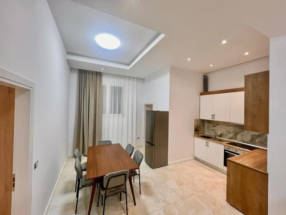 Tirane, jepet me qera apartament 2+1+Ballkon Kati 2, 137 m² 550 € (Selite)