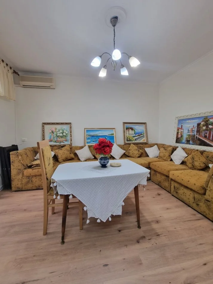 Tirane, jepet me qera apartament 2+1 Kati 5, 75 m² 600 € (Rruga e barrikadave)