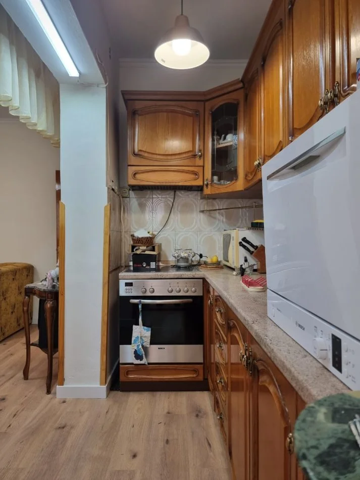 Tirane, jepet me qera apartament 2+1 Kati 5, 75 m² 600 € (Rruga e barrikadave)