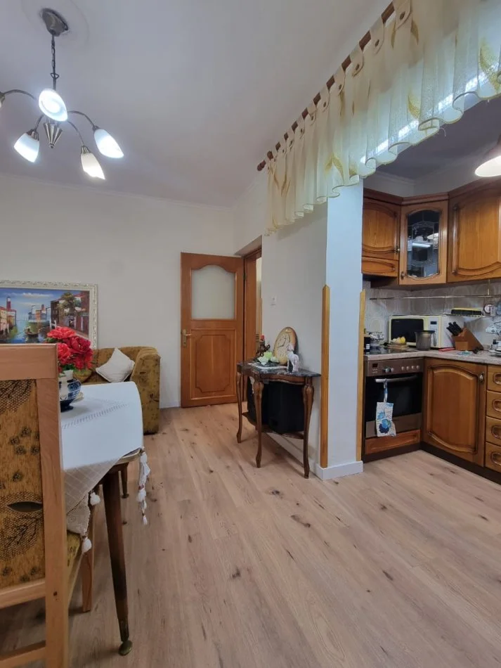 Tirane, jepet me qera apartament 2+1 Kati 5, 75 m² 600 € (Rruga e barrikadave)