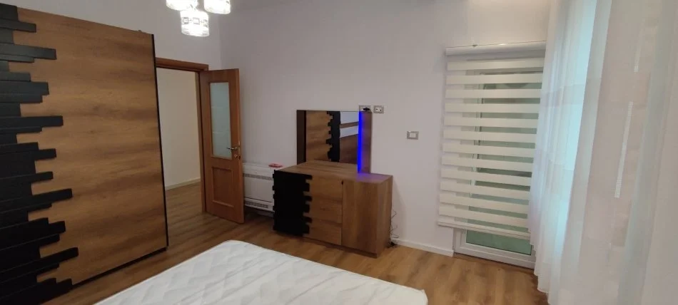 Tirane, jepet me qera apartament 2+1+Ballkon Kati 3, 105 m² 700 € (Vasil Shanto)