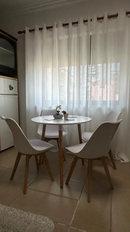 Tirane, jepet me qera apartament 2+1 Kati 3, 120 m² 630 € (Pazari i ri)