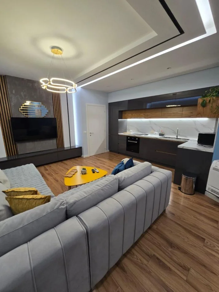 Tirane, jap me qera apartament 2+1 Kati 3, 98 m² 648 € (Hamdi Sina)