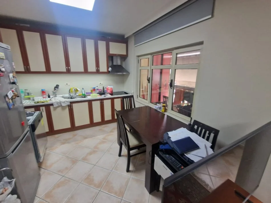 Tirane, shitet apartament 2+1 Kati 4, 86 m² 120.000 € (Casa italia)