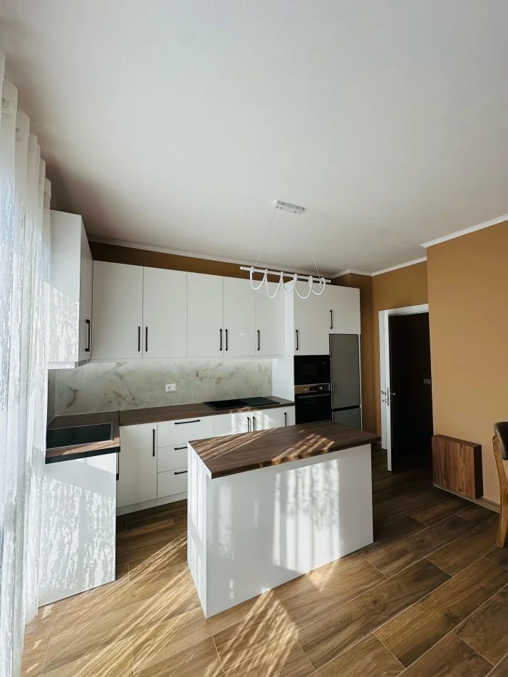 Tirane, jepet me qera apartament 2+1+Ballkon Kati 8, 115 m² 800 € (bardhyl)