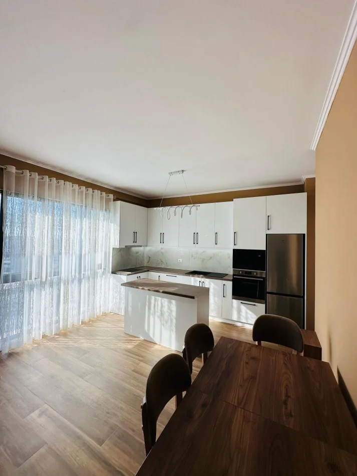 Tirane, jepet me qera apartament 2+1+Ballkon Kati 8, 115 m² 800 € (bardhyl)