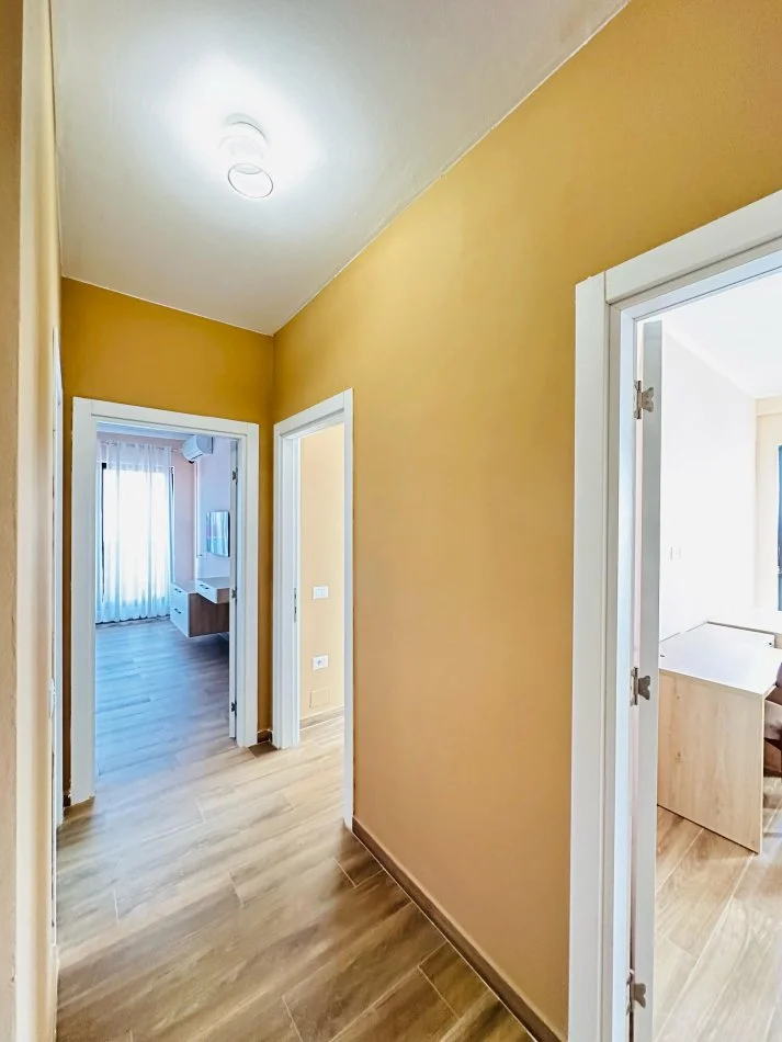 Tirane, jepet me qera apartament 2+1+Ballkon Kati 8, 115 m² 800 € (bardhyl)