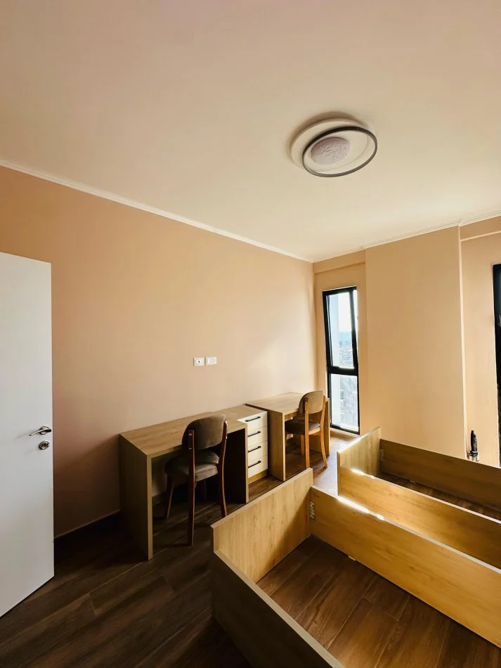 Tirane, jepet me qera apartament 2+1+Ballkon Kati 8, 115 m² 800 € (bardhyl)