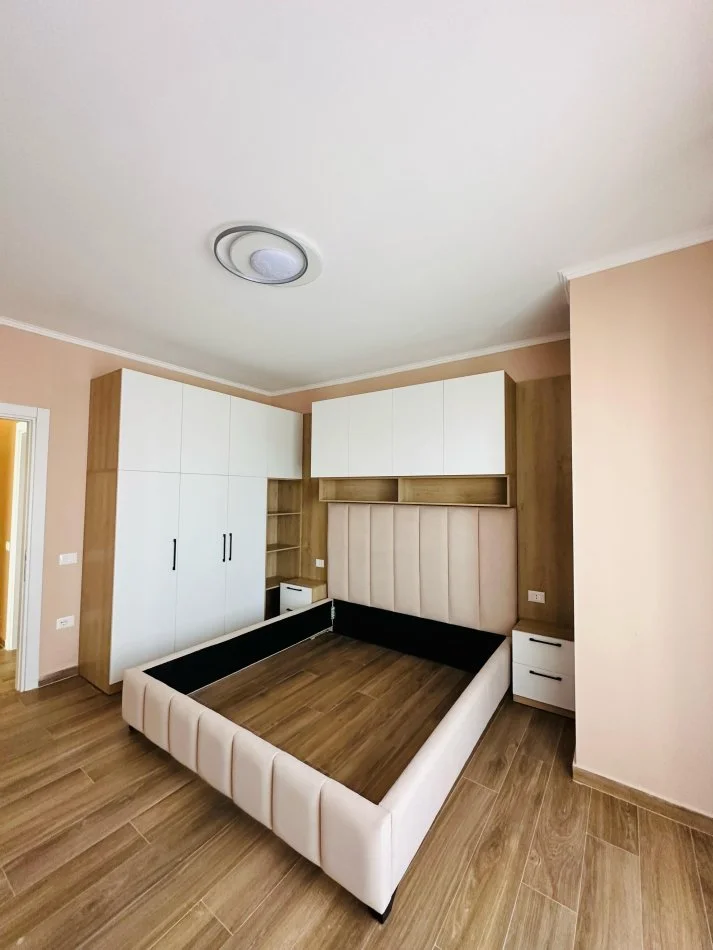 Tirane, jepet me qera apartament 2+1+Ballkon Kati 8, 115 m² 800 € (bardhyl)
