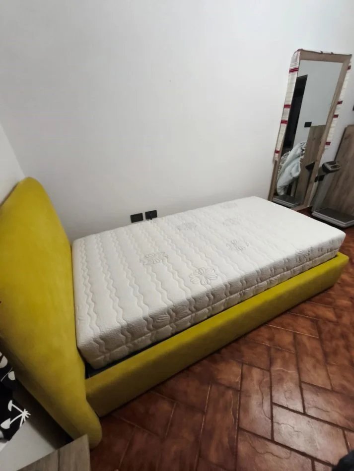 Tirane, shes Shes Krevat Tek, Suste/Zgare dhe Dyshek 100x200 cm shume cilesor, pothuajse i RI 390 €