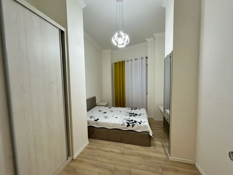 Tirane, jepet me qera 2+1 Kati 4, 90 m² 600 € (Hamdi sina)