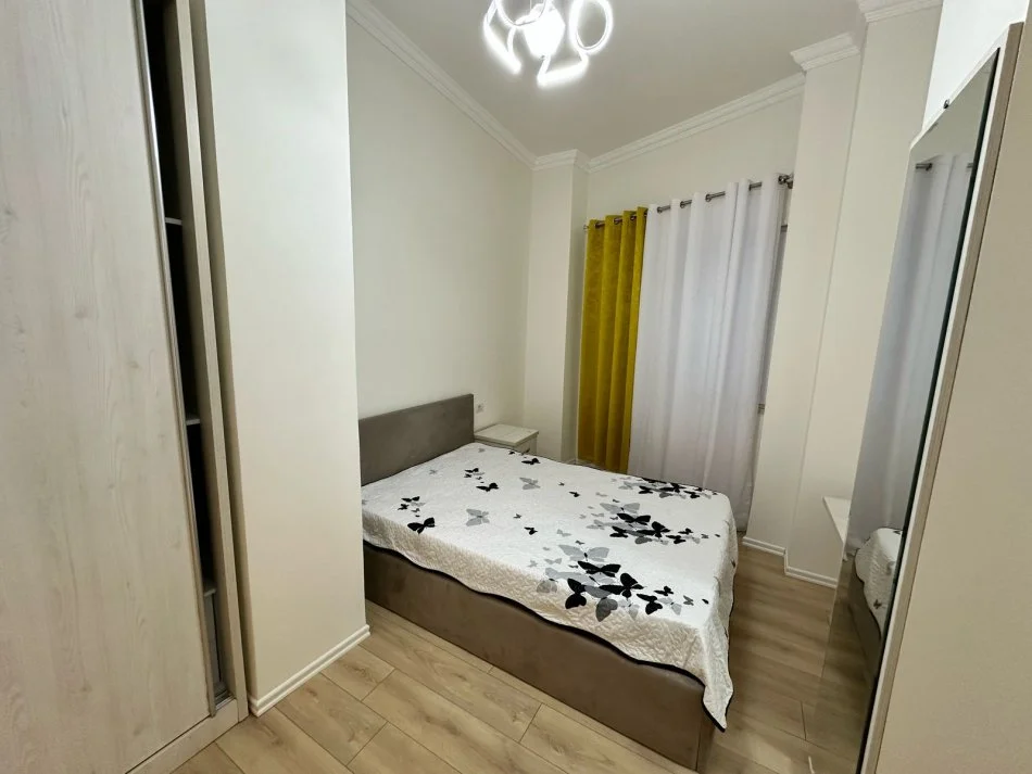 Tirane, jepet me qera 2+1 Kati 4, 90 m² 600 € (Hamdi sina)