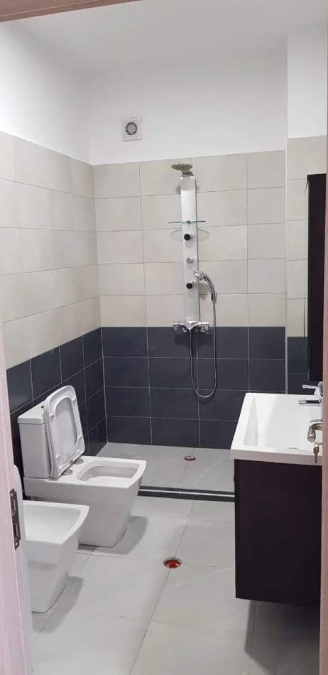 Tirane, shitet apartament 1+1 Kati 8, 71 m² 110.000 € (Kompleksi Golden Park)