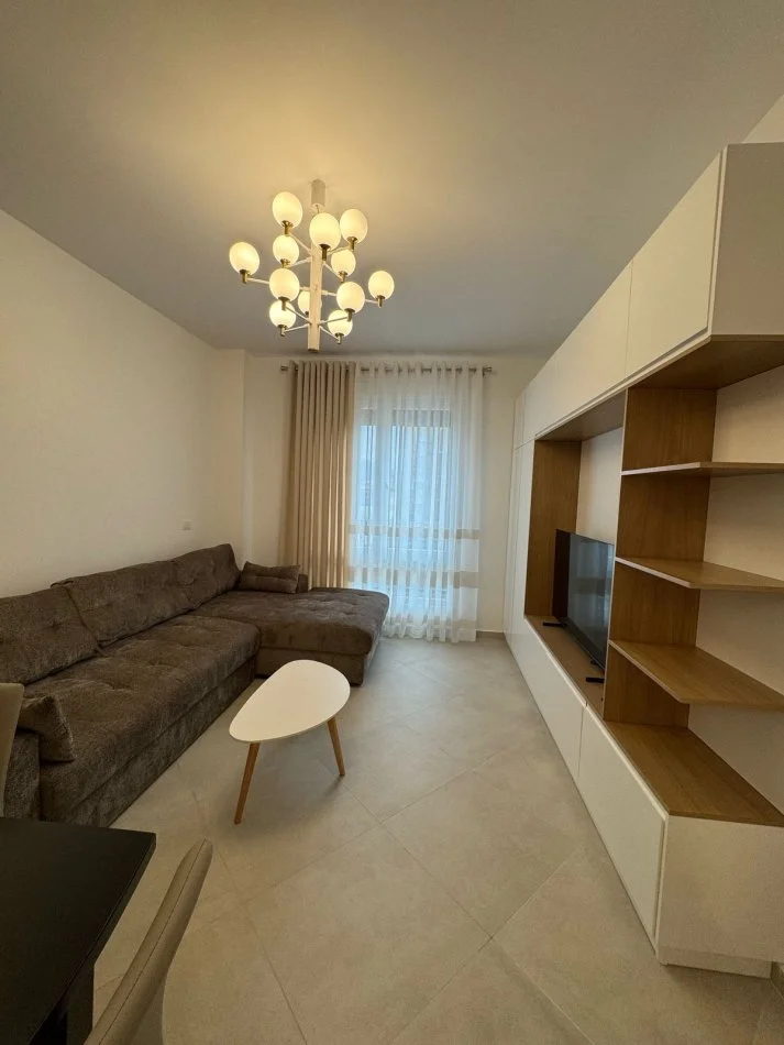 Tirane, jepet me qera apartament 2+1 Kati 1, 100 m² 650 € (rruga xhamfize keko)