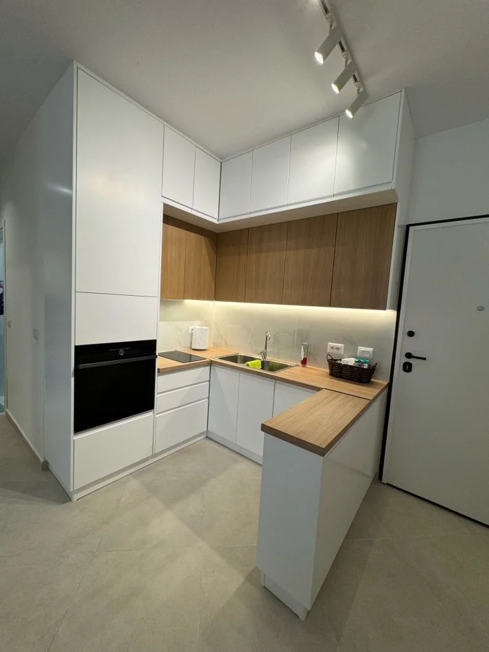 Tirane, jepet me qera apartament 2+1 Kati 1, 100 m² 650 € (rruga xhamfize keko)