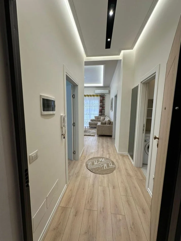 Tirane, jepet me qera apartament 2+1+Ballkon Kati 4, 95 m² 650 € (Liqeni i Thate)