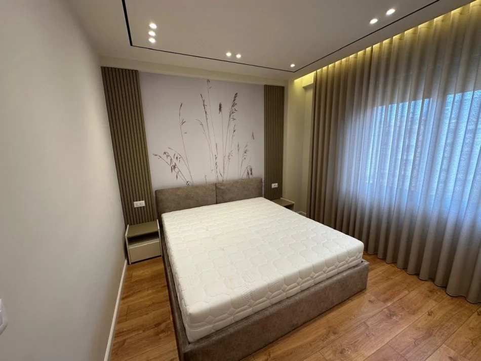Tirane, jap me qera apartament 1+1+Ballkon Kati 6, 70 m² 800 € (Shkolla Kuqe)