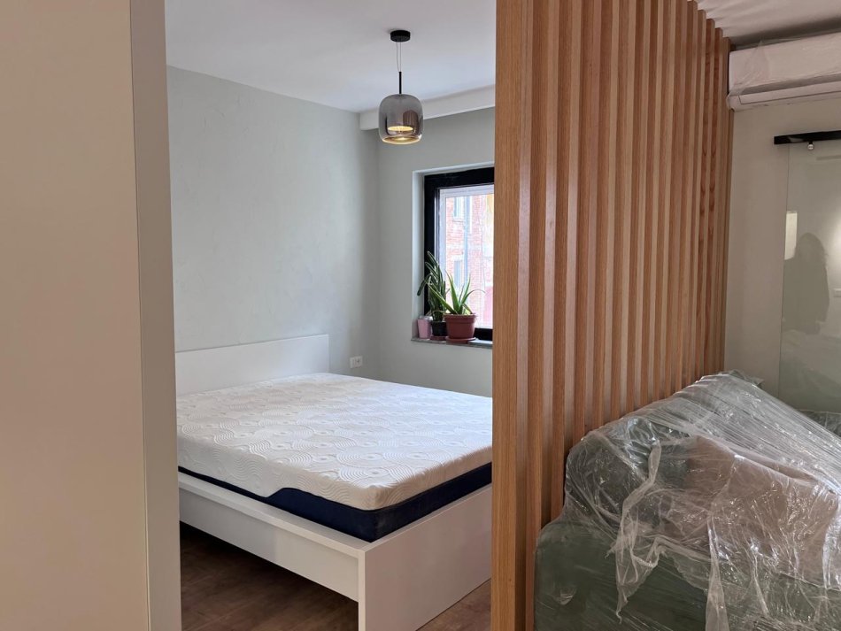 Tirane, jepet me qera apartament 1+1 Kati 3, 45 m² 570 € (rruga e kavajes)